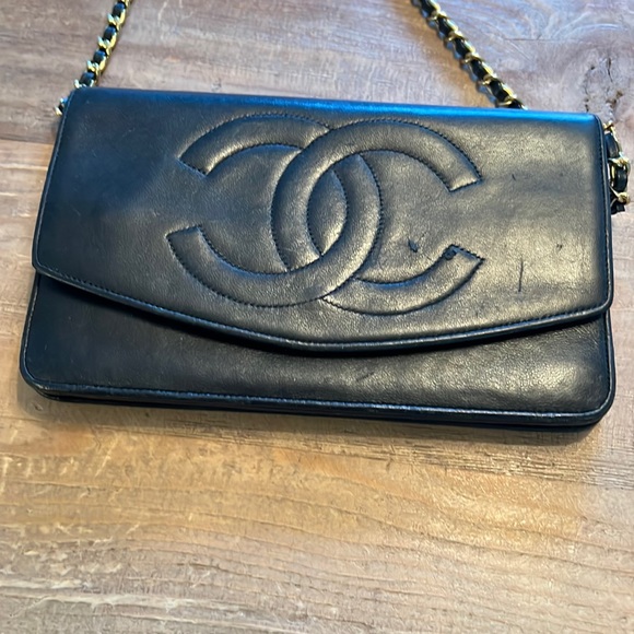 Chanel Caviar WOC vintage lambskin crossbody purse with gold chain. - Picture 8 of 17